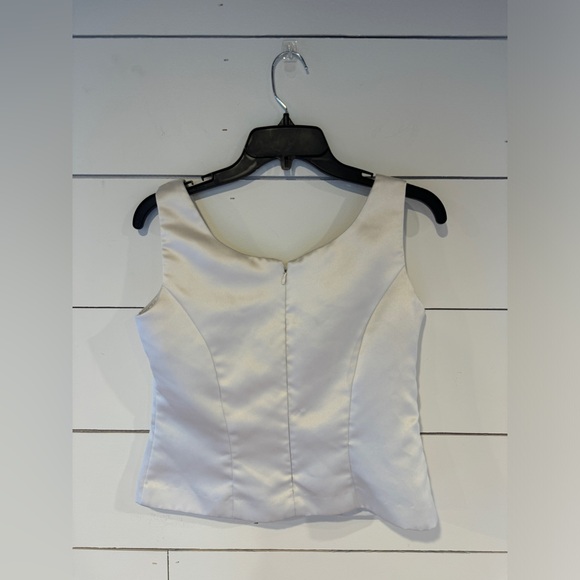 White silky, dressy crop top. Size - 4 Petite - Picture 4 of 4